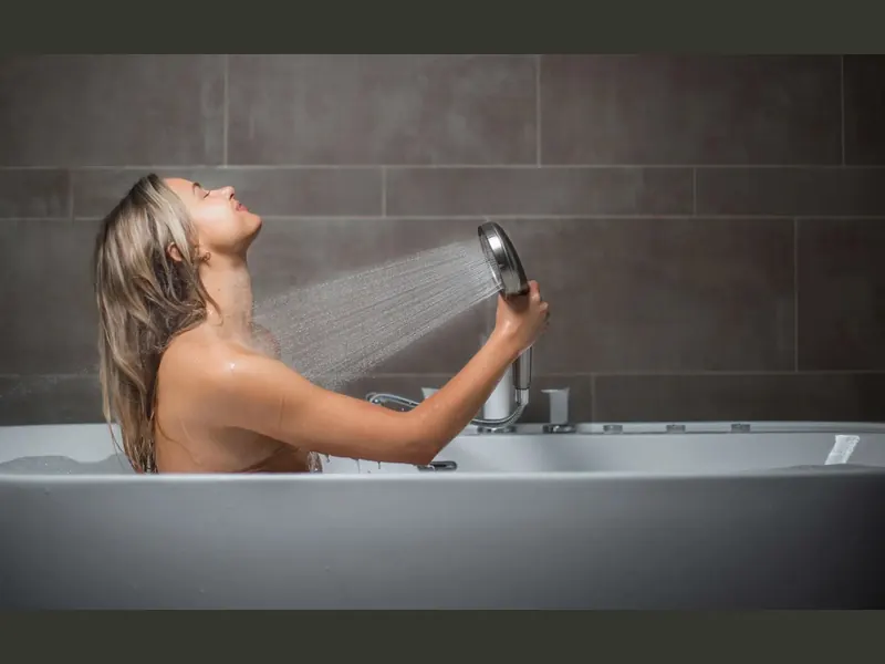 blu Ionic handheld shower head with filter (4/4)