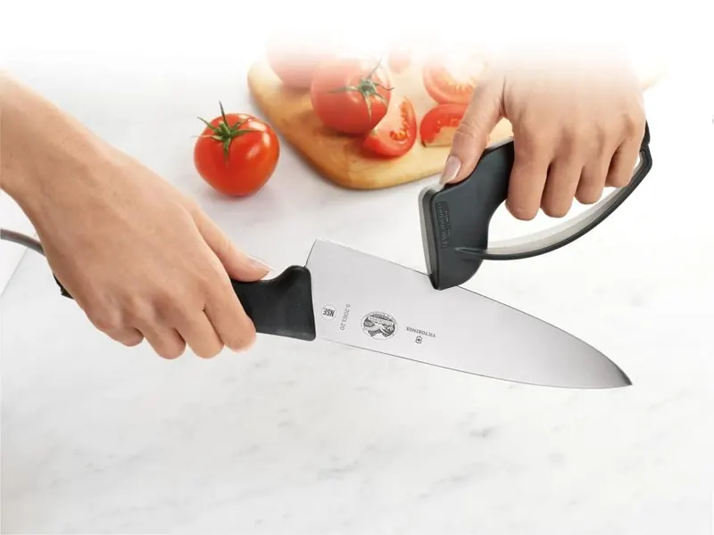 Victorinox Fibrox Pro 8" (20 cm) chef's knife (2/3)